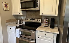 Spacious 3 Bedroom Home Near Amphitheater/Baseball/Shopping And Much More